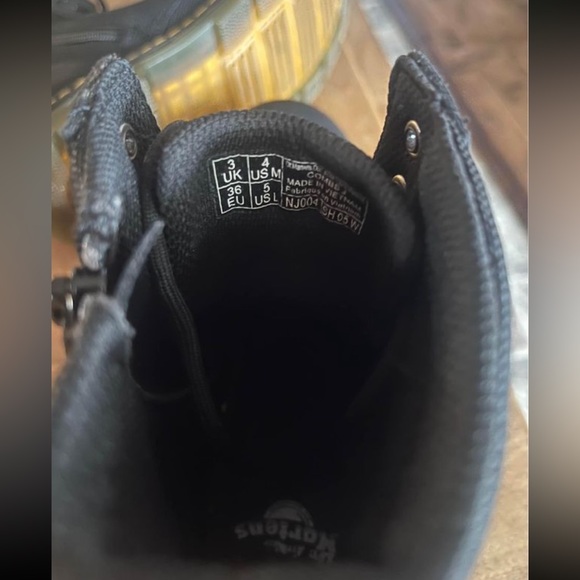 Doc Martens unisex boots. - Picture 6 of 7
